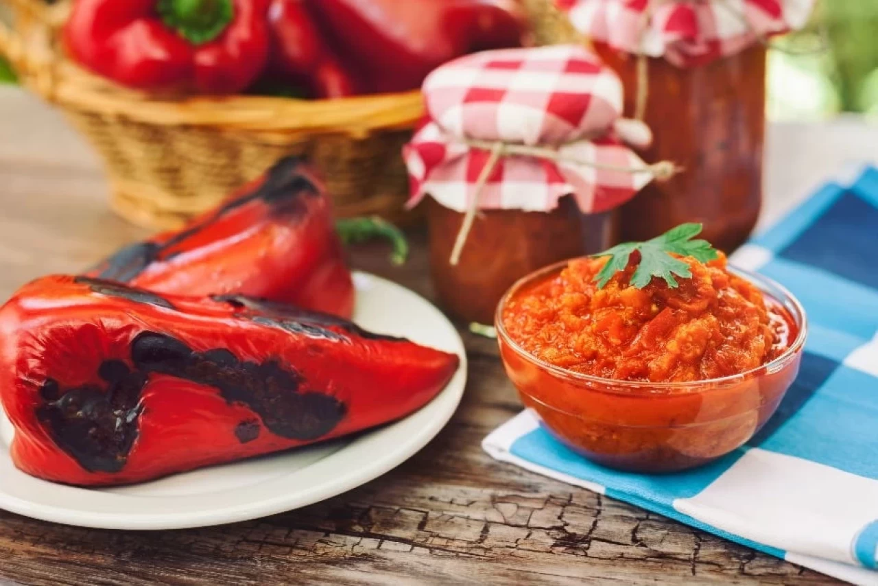 Közlenmiş kırmızı biber ezmesi nasıl yapılır? Közde kapya biber malzemeleri ve pratik kolay  tarifi