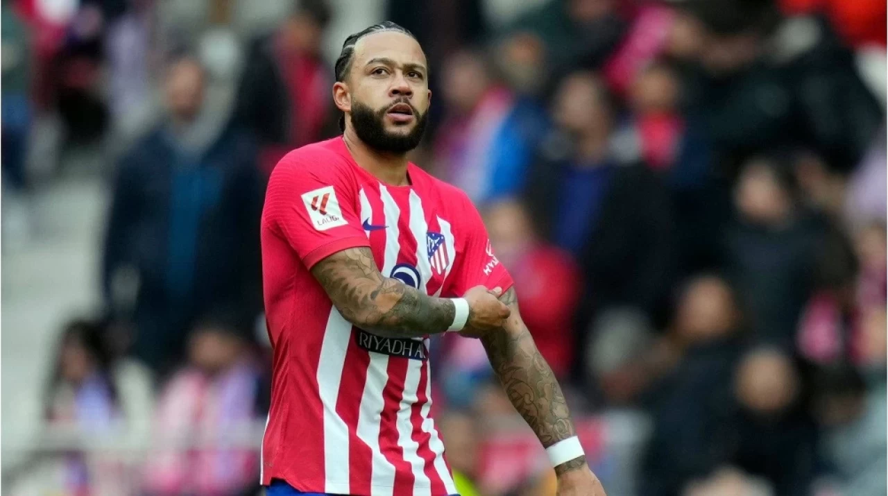 Memphis Depay'den Sürpriz Transfer! Yıldız İsim Borç Batağındaki Corinthians’a İmza Attı!