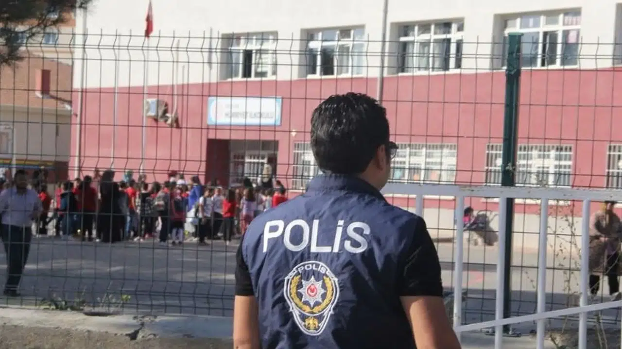 Ankara’da Okul Çevrelerinde Huzur Operasyonu!
