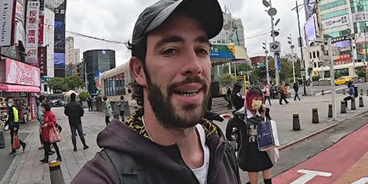 Kuralsız Sokaklar ile Gündeme Gelen Mert Öztürk Kimdir, Kaç Yaşında, Hangi Ülkeleri Gezdi?