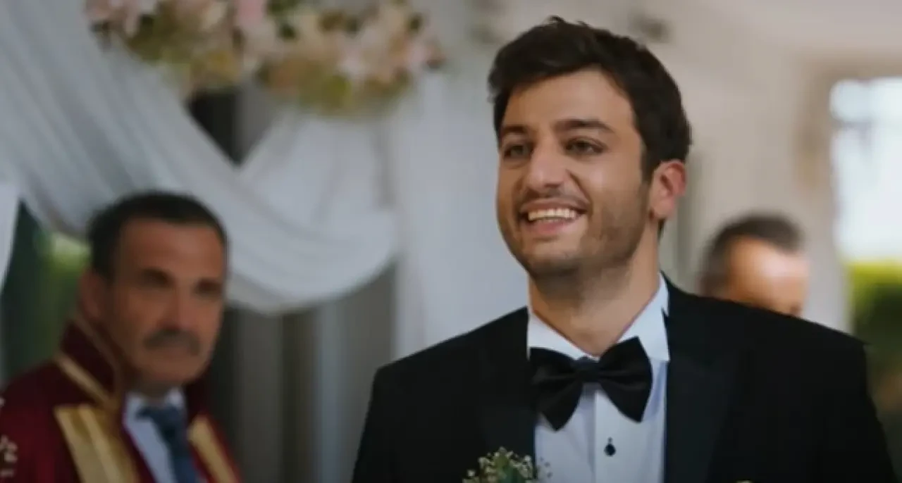 Genç Komedyen Cenan Adıgüzel’in Hayatı ve Kariyeri: Nereli, Kaç Yaşında, Hangi Projelerde Yer Aldı?