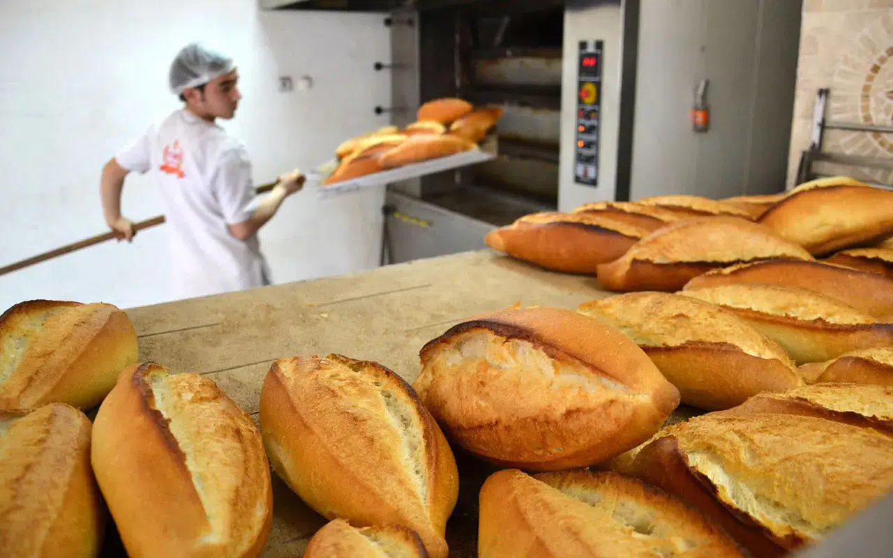 Fiyat Değişmedi Ama Ekmek Küçüldü! Sofralarda Gizli Zam Şoku!