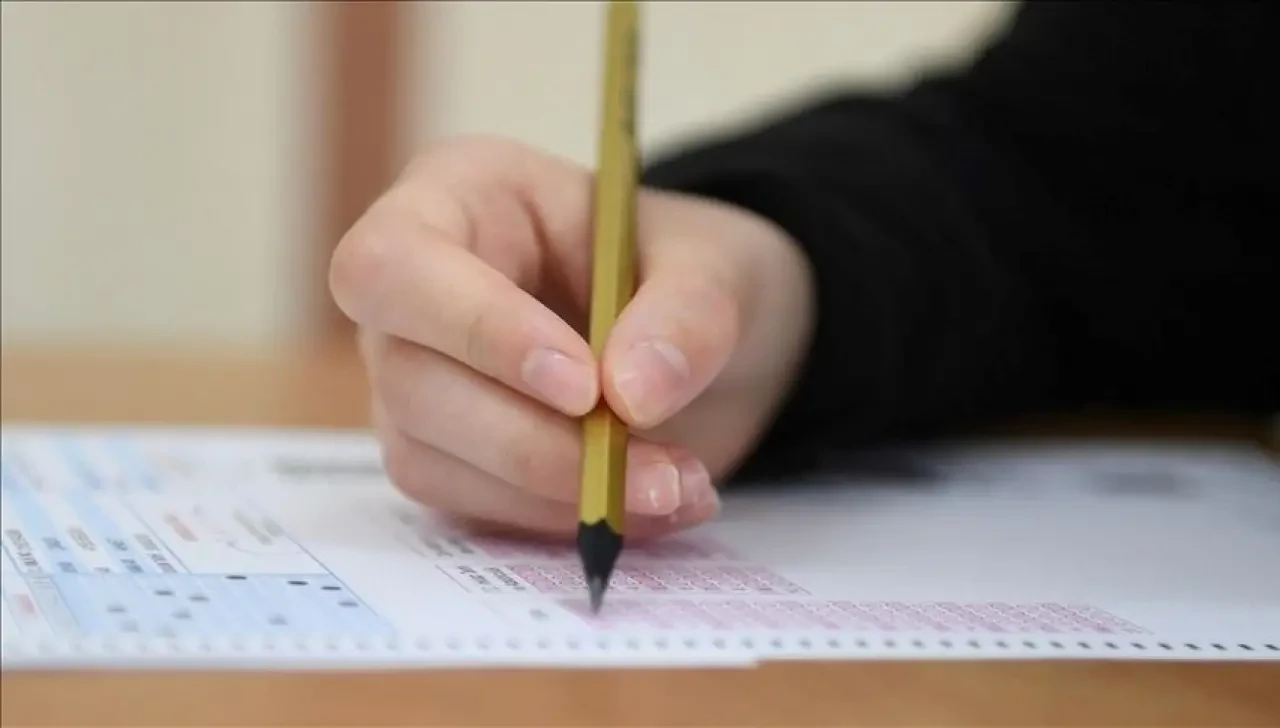 Sıralama Stresi Zirvede! 2025 LGS Sonuçları Saat 10.00’da Açıklanıyor. e-Okul çöker mi? Öğrenciler tetikte