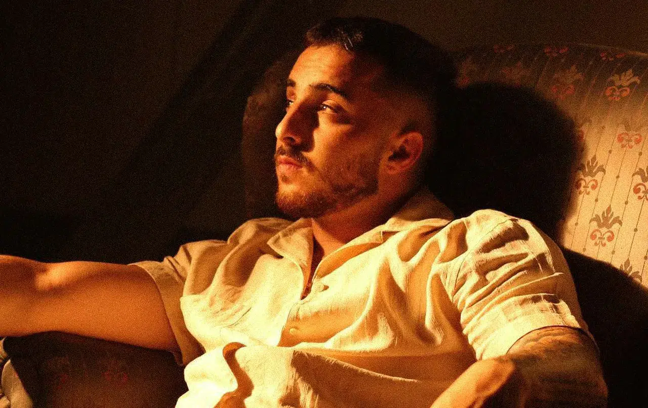 Ati242 Kimdir, kaç yaşında, aslen nereli? Türkçe Rap’in Antalyalı Yükselen İsmi Atilla Serin’in Hikayesi