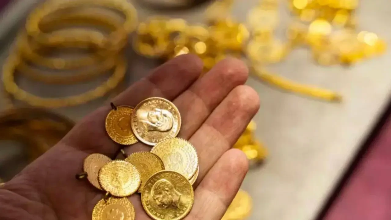 Ünlü Ekonomist Rakamları Açıkladı! Yıl Sonu Gram Altın, Dolar ve Borsa Ne Olacak?