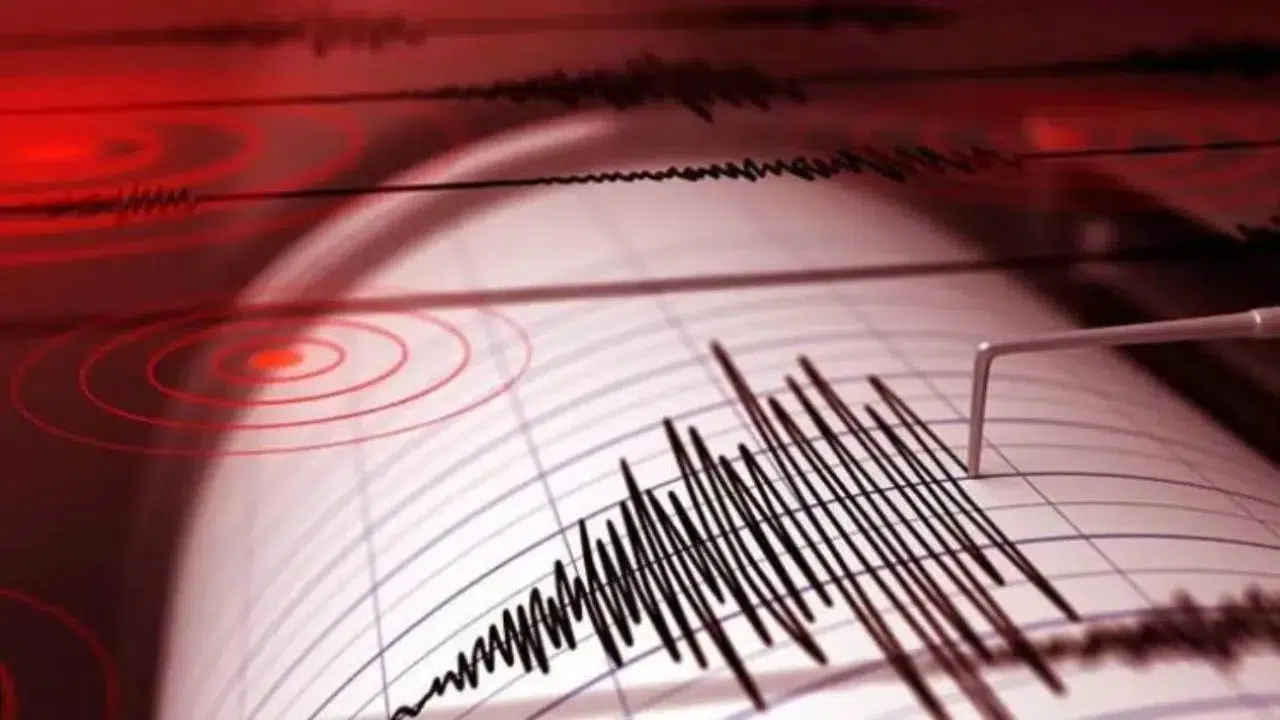 7,3’lük Şok Deprem! Kıyılarda Sular Çekildi, Halk Kaçıyor!
