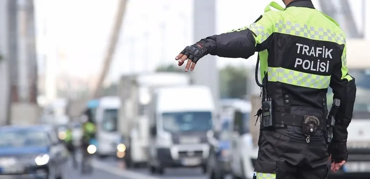 “Sosyal Medya Bastırdı, Hükümet Geri Adım Attı! Trafik Cezalarındaki Rekor Zam Ekim’e Ertelendi”