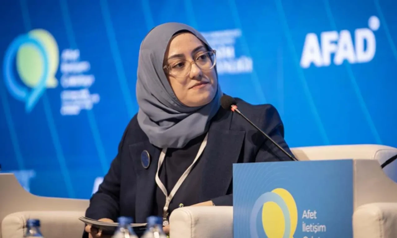 Büşra Karaduman Aktuna Kimdir? Londra’dan TRT’ye Uzanan Bir İletişim Kariyeri