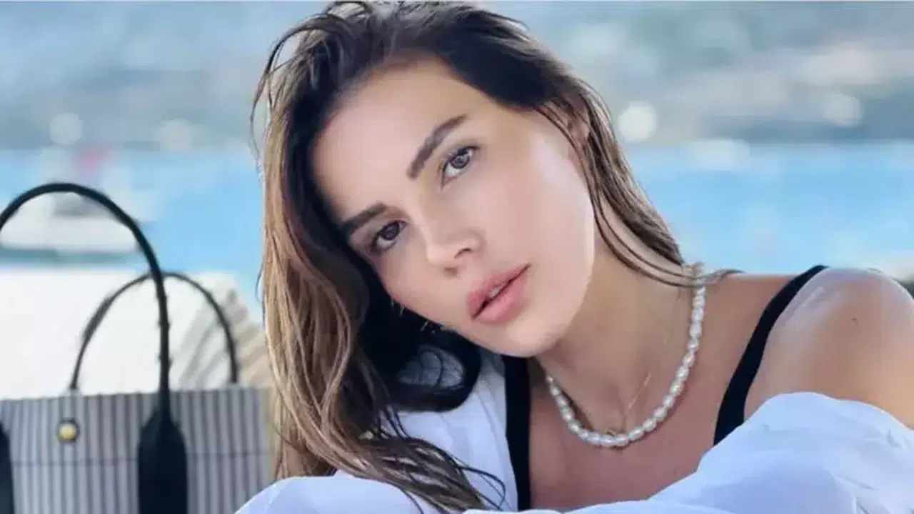 Hatice Şendil Kimdir, Aslen Nereli, Kaç Yaşında, Boyu? Güzellik Yarışmasından Başrole Uzanan Hikayesi