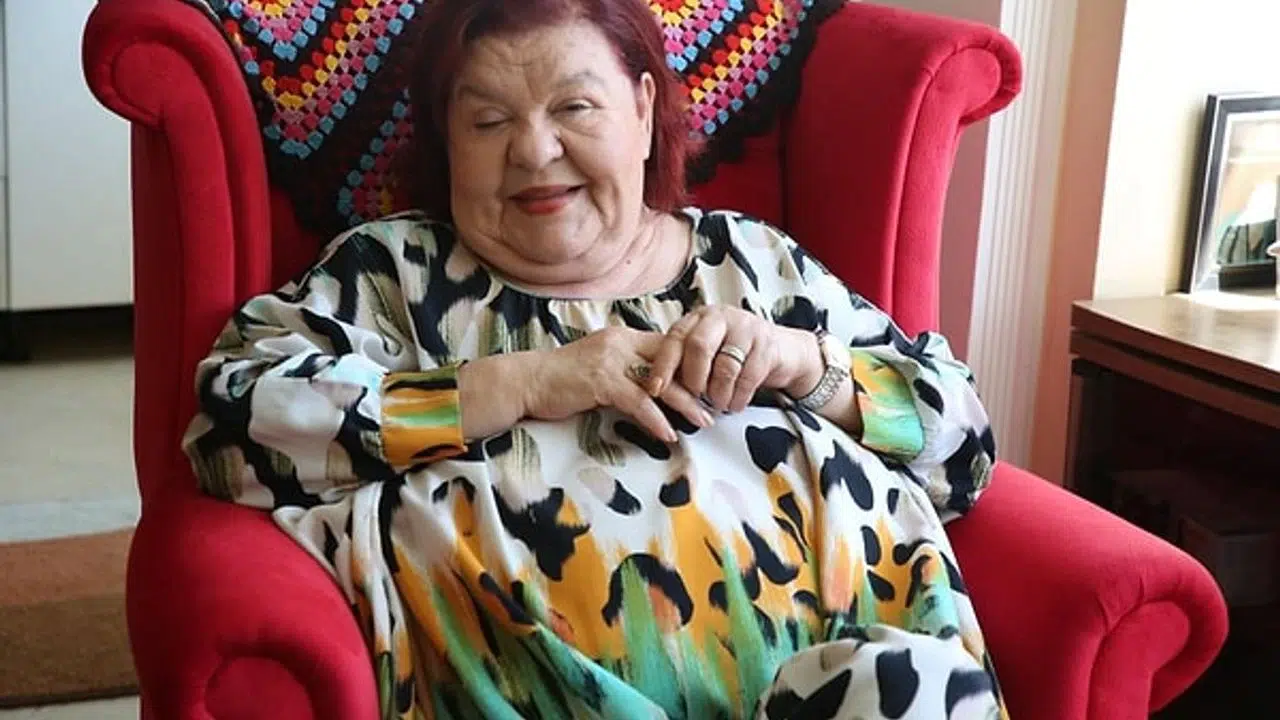 Defne Yalnız kimdir, kaç yaşında, hasta mı, evli mi, kaç kere evlendi? Tüm merak edilenler burada