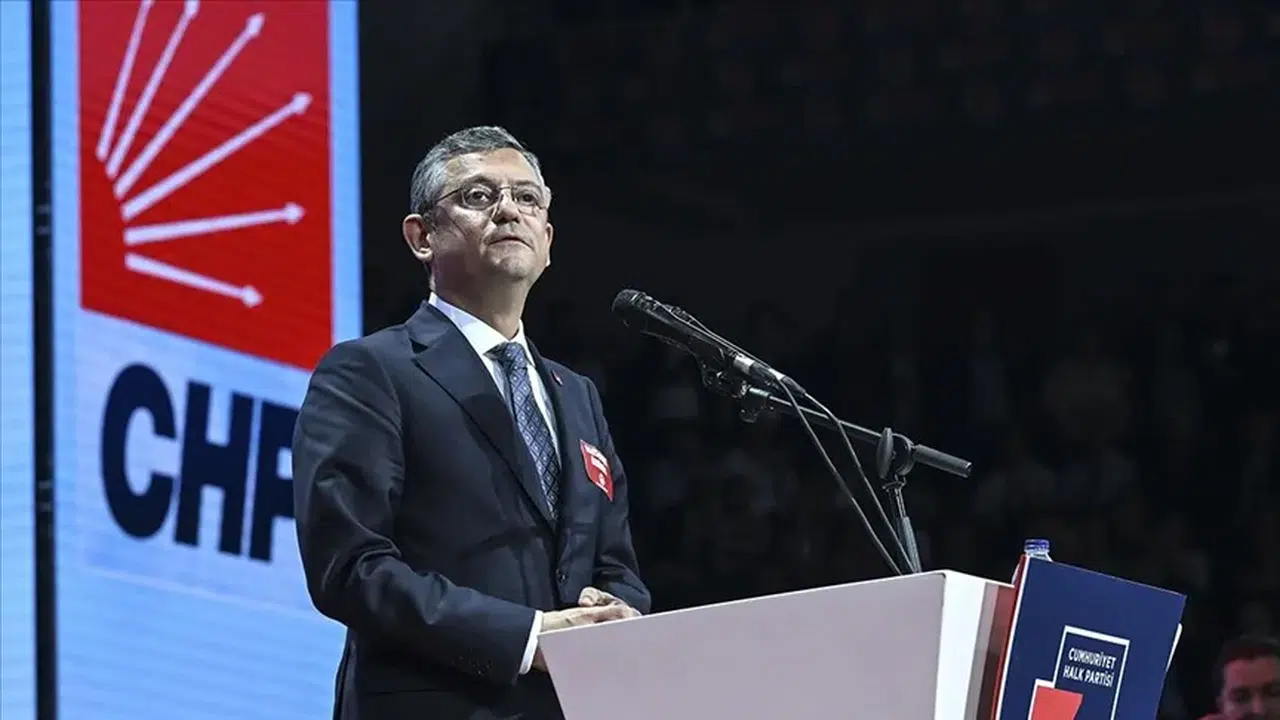 CHP Kurultayında Güvensizlik Oyu: Özel’in Çağrısı Kabul Gördü