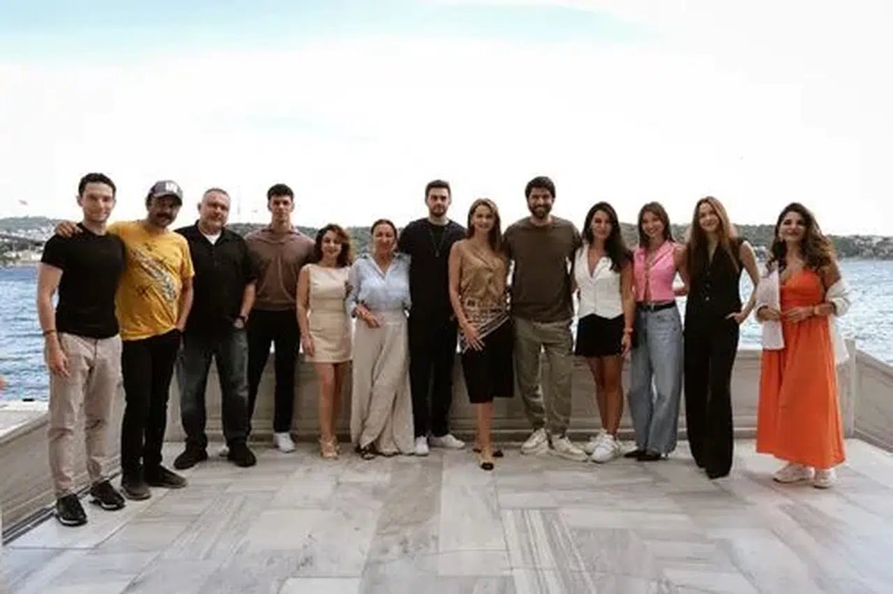 Bereketli Topraklar Tanıtımı Yayınlandı: Engin Akyürek ve Gülsim Ali'nin Büyüleyici Aşkı