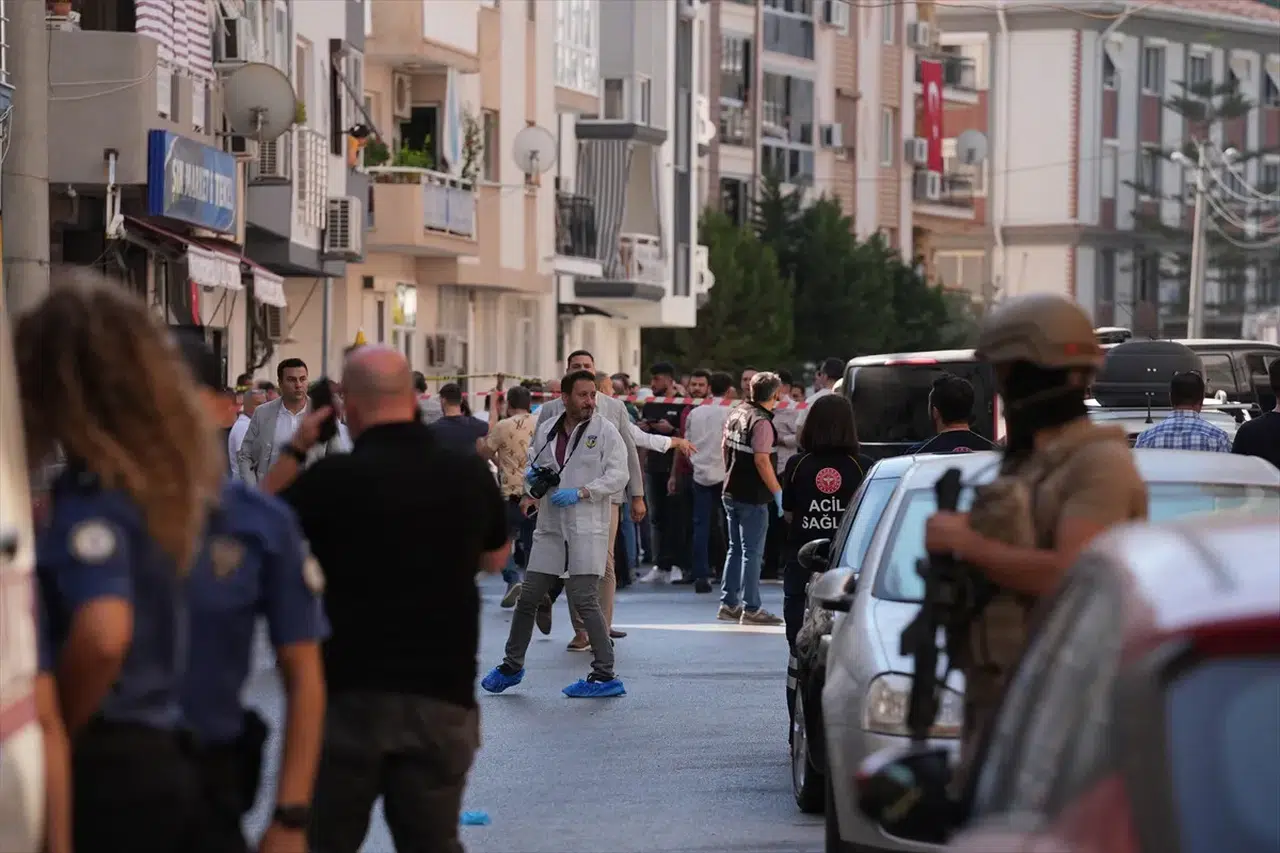 İzmir’de Karakola Silahlı Saldırı: Vali Elban ve Bakan Yerlikaya’dan İlk Açıklama