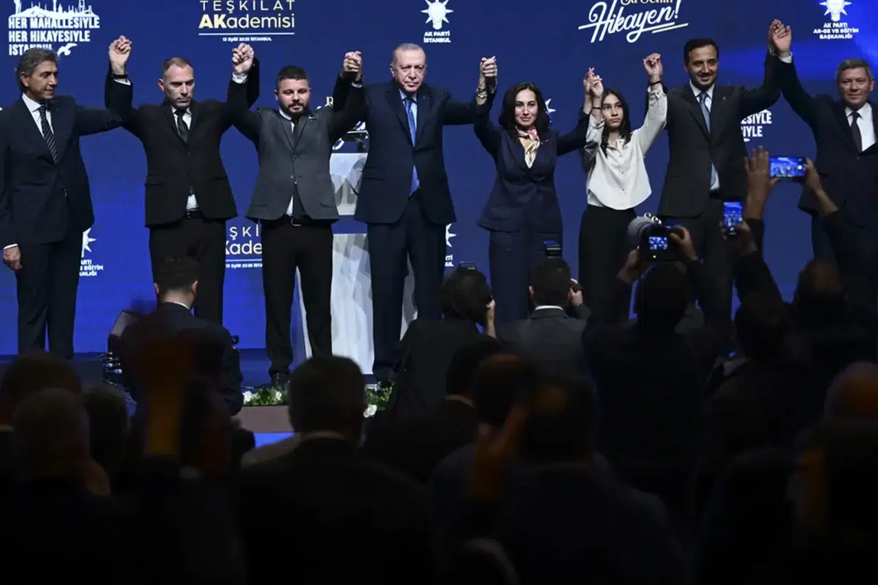 Ankara Kulislerinde Sürpriz Trafik: 8 Belediye Başkanı Daha AK Parti Yolunda