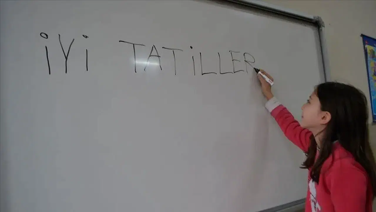 2025-2026 okul tatil takvimi belli oldu: Ara tatil ve yarıyıl tarihleri