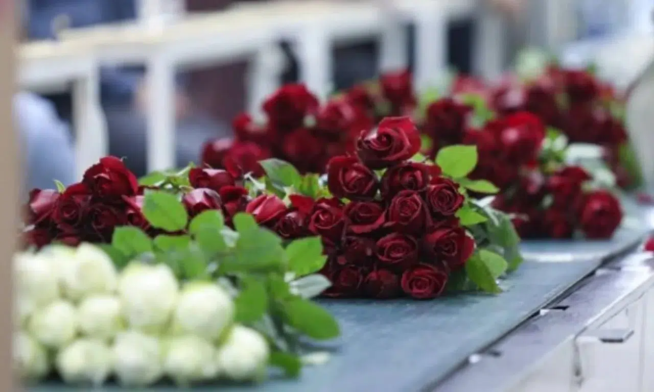 Sevgililer Günü'nde Kırmızı Gül Fiyatları Yükselişte: 14 Şubat'ta Sokak Çiçekçilerinde 1 Adet Gül Kaç TL Olacak?