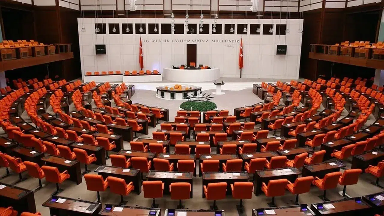 Site sakinlerinin yüzünü güldürecek gelişme: Aidat krizine son verecek düzenleme Meclis'ten geçiyor