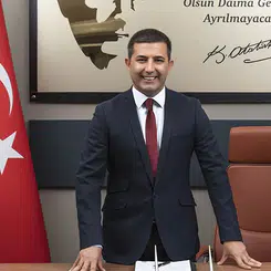 Ömer Günel: Kuşadası'nın Yeni Belediye Başkanı'nın Hayatı ve Kariyer Yolculuğu