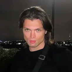 Survivor 2026'nın Dikkat Çeken Yarışmacısı Onur Alp Kimdir ve Kaç Yaşındadır?