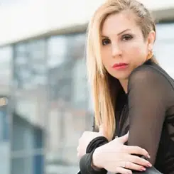 Zeynep Dizdar kimdir? Ünlü şarkıcı hakkında bilinmeyenler!