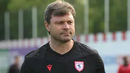 Ertuğrul Sağlam: Türk Futbolunun Tanınmış İsimlerinden Biri - Yaşı ve Kariyeri Hakkında Bilgiler!