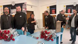 Öldürülen öğretmen sonrası okullarda anlamlı ziyaret: Mehmet Faruk Ertekin’den öğretmenlere karanfil