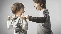 Akran Zorbalığı: Çeşitleri ve Etkileri Üzerine Derinlemesine Analiz