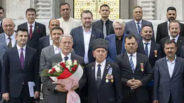 Hulusi Akar şehit aileleri ve gazilerle bir araya geldi