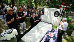 Beşiktaş'ın onursal başkanı Süleyman Seba kabri başında anıldı