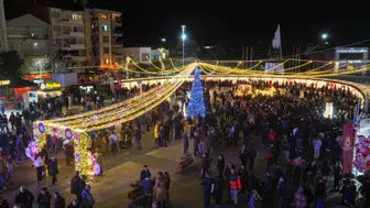 Yılbaşı Coşkusu Balıkesir ve Çevresindeki İllerde Sürüyor: Bursa, Çanakkale, Manisa'da Kutlamalar Şimdiden Başladı!