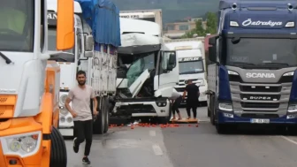 Balıkesir Susurluk Yolunda Can Pazarı! Otomobil Tıra Çarptı, 4 Ölü