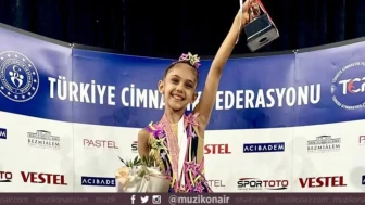 “Ayris Bayrak Adını Altın Harflerle Yazdırıyor! 10 Yaşında Rekor Üstüne Rekor” Peki Dev Yetenek Ayris Bayrak kimdir?