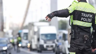 “Sosyal Medya Bastırdı, Hükümet Geri Adım Attı! Trafik Cezalarındaki Rekor Zam Ekim’e Ertelendi”