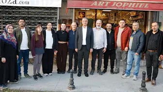 Adana Valisi Yavuz, Ramazan'da esnaf ve vatandaşlarla buluştu, hayırlı kazanç dileklerini iletti.