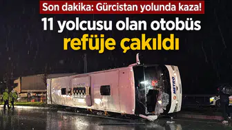 Gürcistan yolunda kaza! 11 yolcusu olan otobüs refüje çakıldı