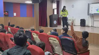 Mardin'de Ortaokul Öğrencilerine Trafik Güvenliği Eğitimi Verildi