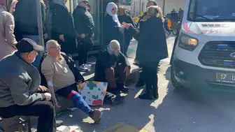 Ani Fren Esnasında Otobüs Yaya ile Çarpıştı: 8 Yaralı Hasteneye Kaldırıldı!