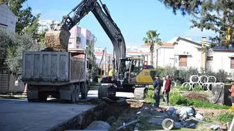 ACISU SOKAK’TA YAĞMUR SUYU DRENAJ KAPASİTESİ ARTIRILIYOR