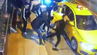 Alkollü yolculardan taksiciye saldırı: Kameralara yansıyan anlar Avcılar'da!