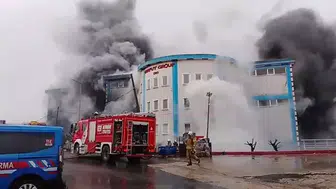 Silivri'deki Kauçuk Fabrikasında Meydana Gelen Yangın Kontrol Altına Alındı