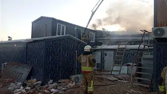 Manisa'da İşçi Konteynerinde Yangın Paniğe Neden Oldu, Ekipler Hızla Müdahale Etti!