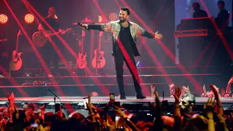 Tarkan, uzun süren konser maratonunu tamamladı, hayranlarına teşekkür etti!