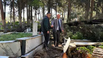 İzmir'deki Mezarlıklar, Fırtınanın Ardından Yeniden Hayat Buluyor!
