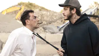 Devrim Özkan, Ezel'in unutulmaz melodilerini sahneye taşıdı!