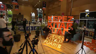 Kepez Kitap Fuarı'nda Medya Profesyonellerine Yönelik Yenilikçi Yayın Stüdyosu Açıldı