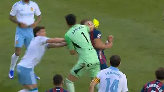 Sahada sinirlerine yenik düştü, kariyerinin en ağır faturasını ödedi: 13 maçlık şok ceza