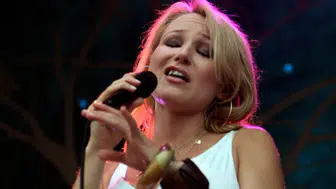 Milyonlarca dolarlık servetin ardındaki zorlu gerçek: Elektriksiz ve susuz bir çocukluktan zirveye uzanan hayat hikayesi