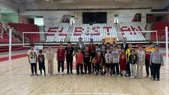 Elbistan'da 23 Nisan Neşesi Basketbol Sahalarına Taşındı: Egemenlik Kupası'nın Kazananları Belli Oldu!