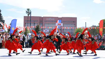 Samsun'da Coşkulu Açılış: Türk Dünyası Çocuk Festivali Korteji Yürüyüşü İle Start Aldı!