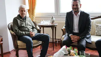 Trabzonspor'un Eski Başkanı Atay Aktuğ Hayatını Kaybetti: Kimdir?